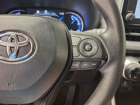 Used 2025 Toyota RAV4 XLE image 20