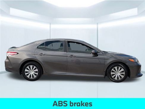 Used 2018 Toyota Camry L image 8