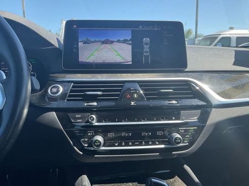 Used 2022 BMW 530e w/ M Sport Package image 21