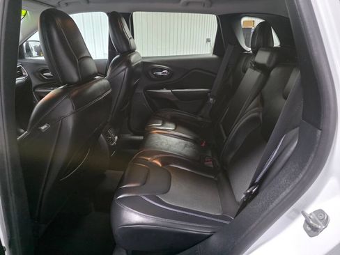 Used 2020 Jeep Cherokee Latitude Plus AWD/4WD image 10