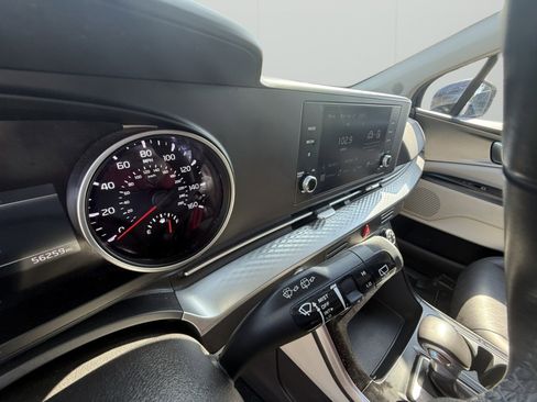 Used 2024 Kia Carnival LX FWD image 20