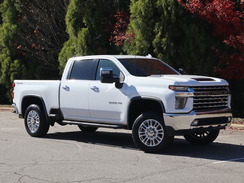 Used 2020 Chevrolet Silverado 2500 LTZ image 2