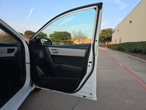 Used 2016 Toyota Corolla LE image 29