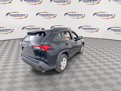 Used 2021 Toyota RAV4 LE AWD/4WD image 8