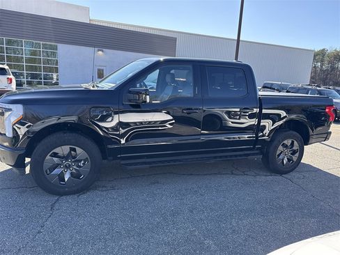 Used 2025 Ford F150 Lightning Lariat image 4