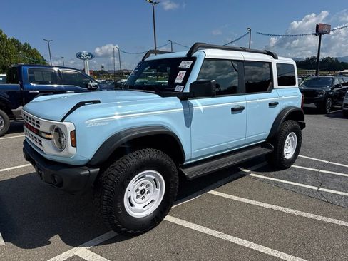 Used 2025 Ford Bronco Heritage Edition AWD/4WD image 3