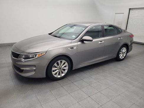Used 2018 Kia Optima LX w/ 17" Alloy Wheels Package FWD image 2