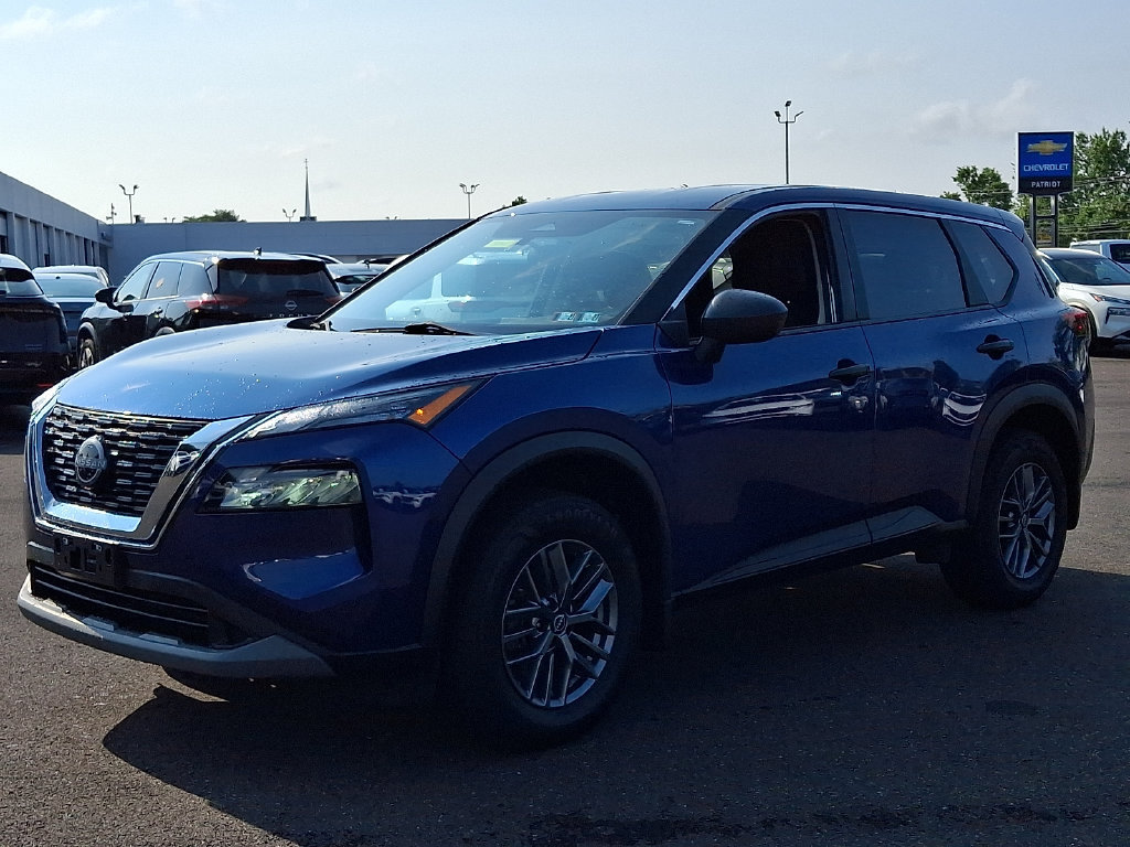 Used 2023 Nissan Rogue S AWD/4WD image 3