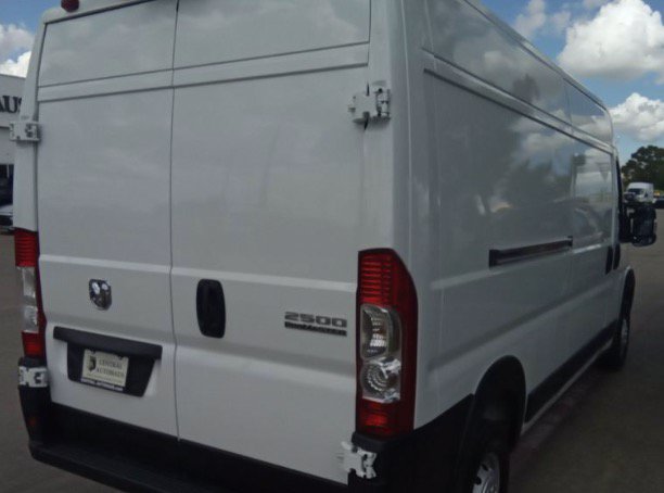 Used 2024 RAM ProMaster 2500 w/ Convenience Group FWD image 11