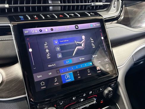 Used 2023 Jeep Grand Cherokee 30th Anniversary image 28