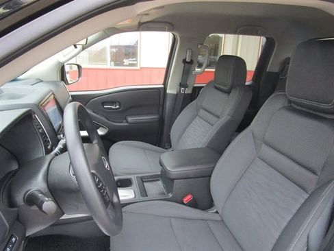 Used 2023 Nissan Frontier SV image 16