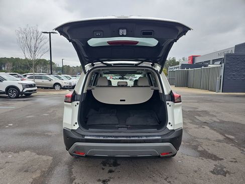 Used 2023 Nissan Rogue SV w/ SV Premium B Package image 15