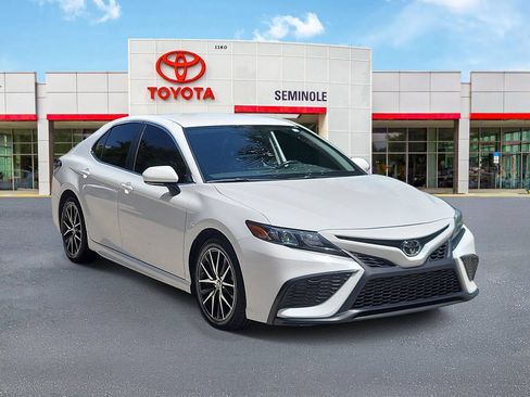 Used 2024 Toyota Camry SE FWD image 2
