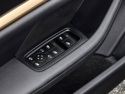 Used 2025 Porsche Taycan 4S image 18