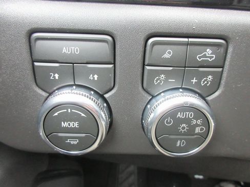 New 2026 GMC Sierra 1500 SLT w/ SLT Convenience Package image 17