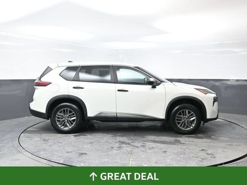 Used 2024 Nissan Rogue S AWD/4WD image 2