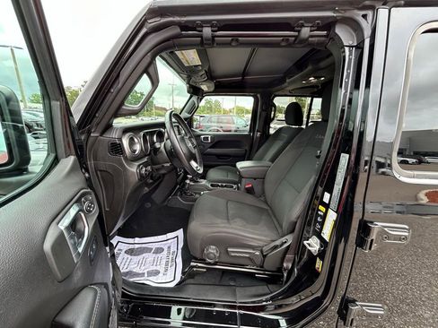 Used 2022 Jeep Wrangler Unlimited Sahara image 15