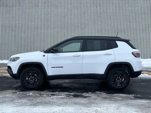 Used 2023 Jeep Compass Trailhawk image 2