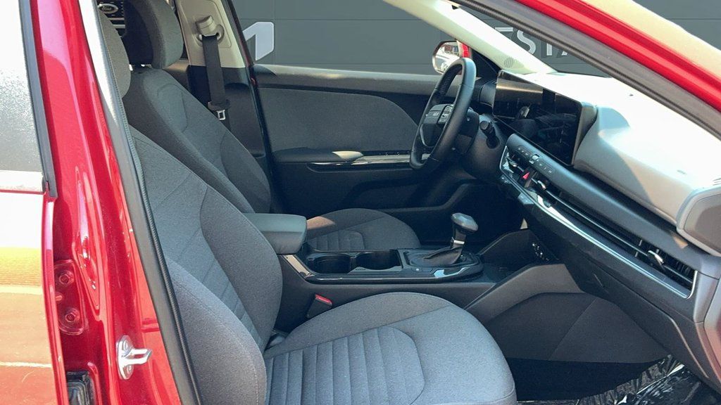 Used 2025 Kia K4 EX FWD image 19
