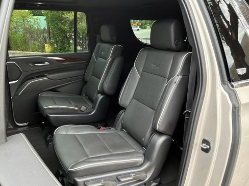 Used 2021 Cadillac Escalade ESV Premium Luxury AWD/4WD image 21