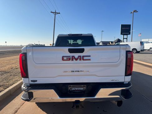 Used 2024 GMC Sierra 3500 SLT w/ SLT Convenience Package image 4