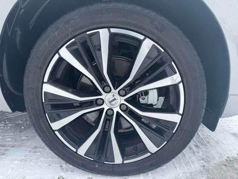 Used 2025 Volvo XC60 B5 Plus image 17