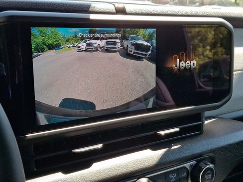 Used 2024 Jeep Wrangler Sport AWD/4WD image 17