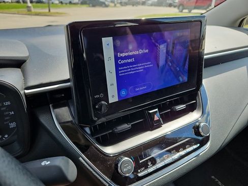 Used 2025 Toyota Corolla LE image 13