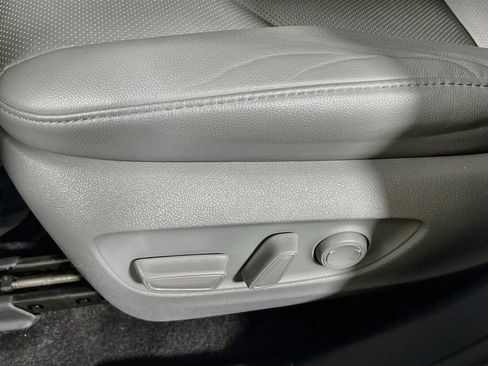 Certified 2023 Toyota Highlander Limited AWD/4WD image 17