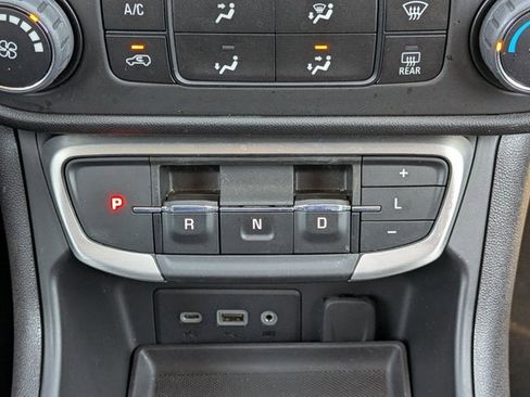 Used 2024 GMC Terrain SLE image 15