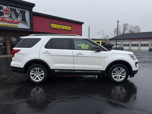 Used 2019 Ford Explorer XLT w/ Equipment Group 202A image 8