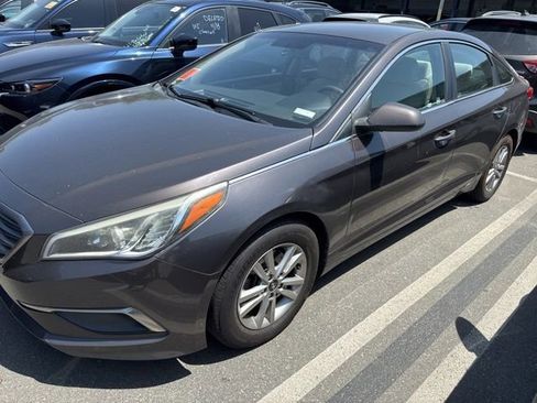 Used 2017 Hyundai Sonata SE FWD image 2