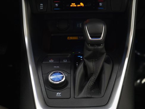 Used 2025 Toyota RAV4 Limited w/ Advanced Technology Package AWD/4WD image 17