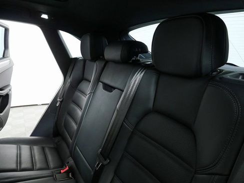 Certified 2023 Porsche Macan image 21