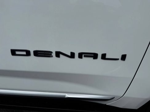 New 2026 GMC Yukon XL Denali w/ Denali Reserve Package AWD/4WD image 5