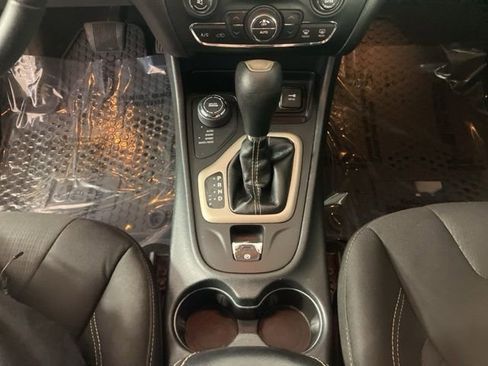 Used 2016 Jeep Cherokee Latitude w/ Comfort/Convenience Group image 14