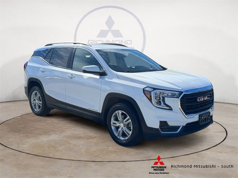 Used 2023 GMC Terrain SLE w/ Driver Convenience Package image 1