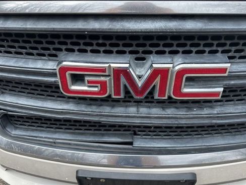 Used 2014 GMC Acadia SLE image 9