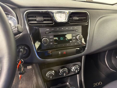 Used 2013 Chrysler 200 Touring FWD image 15