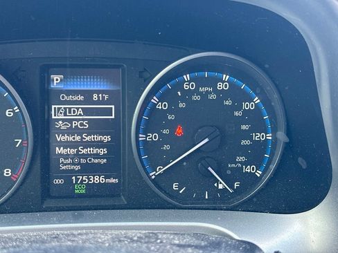 Used 2017 Toyota RAV4 XLE AWD/4WD image 27