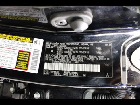 Used 2021 Toyota Highlander XLE AWD/4WD image 29