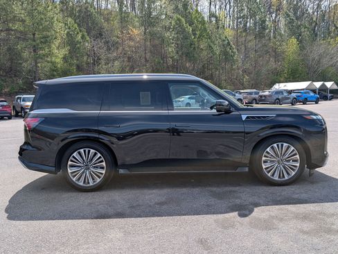 Used 2025 INFINITI QX80 Sensory image 10