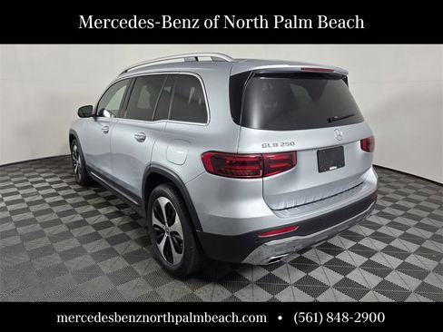Used 2025 Mercedes-Benz GLB 250 image 4