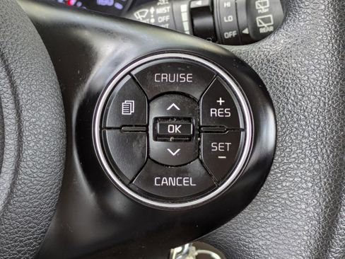 Used 2020 Kia Soul LX FWD image 19