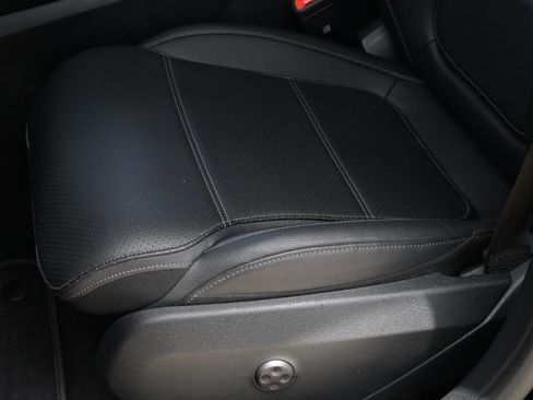 Used 2025 Mercedes-Benz GLC 300 image 26