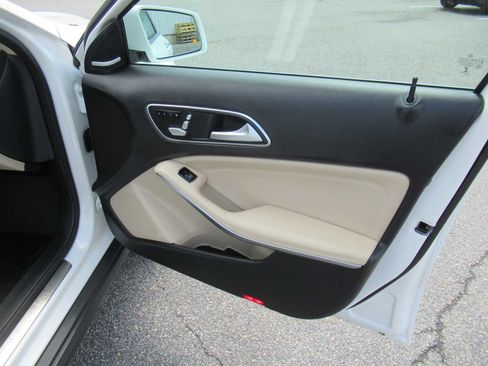 Used 2020 Mercedes-Benz GLA 250 4MATIC image 15