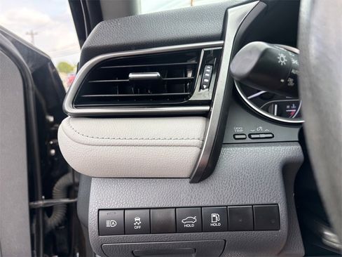 Used 2021 Toyota Camry LE image 23