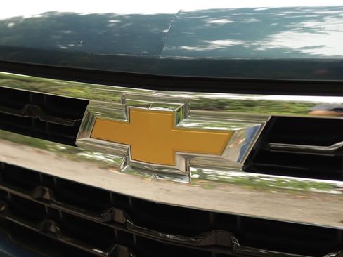 Used 2024 Chevrolet Silverado 1500 LT AWD/4WD image 32