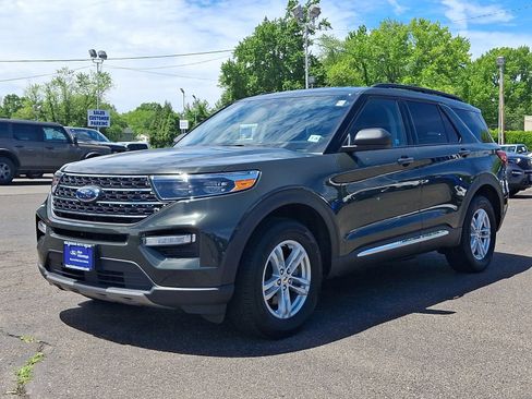 Certified 2022 Ford Explorer XLT w/ Equipment Group 202A AWD/4WD image 3