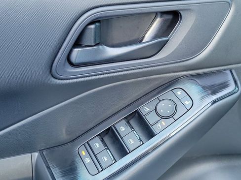 Used 2025 Nissan Rogue S image 18